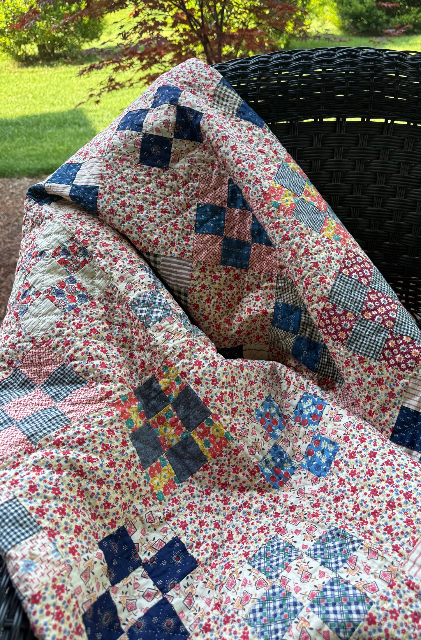 Vintage Red Floral Background Nine Patch Quilt