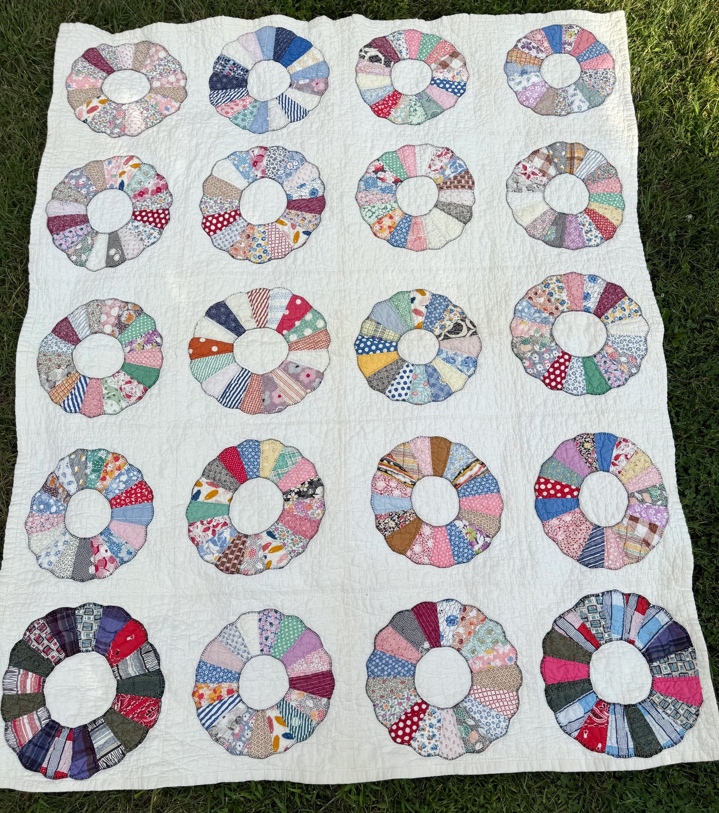 Vintage Dresden Plate Feedsack Quilt