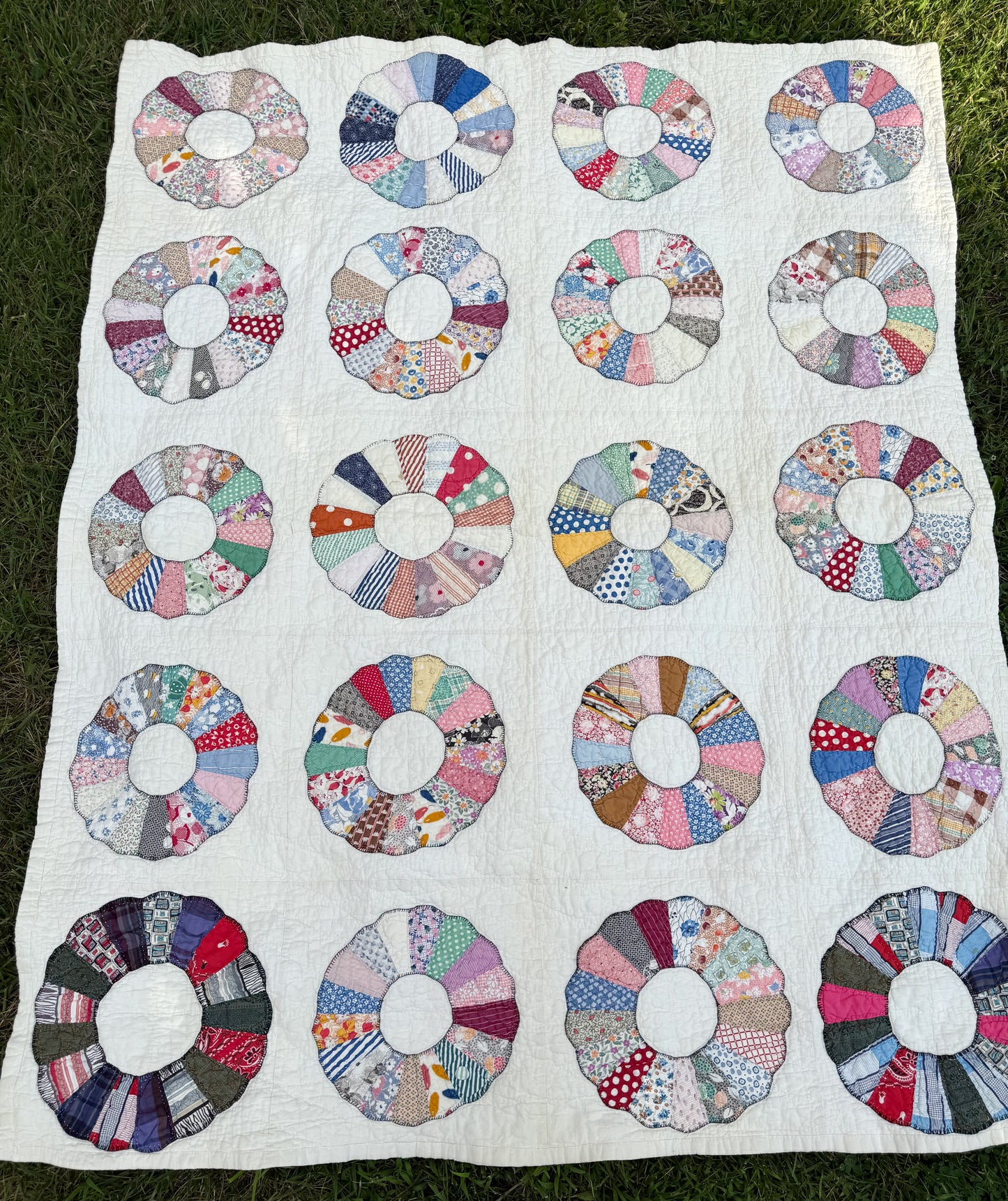 Vintage Dresden Plate Feedsack Quilt