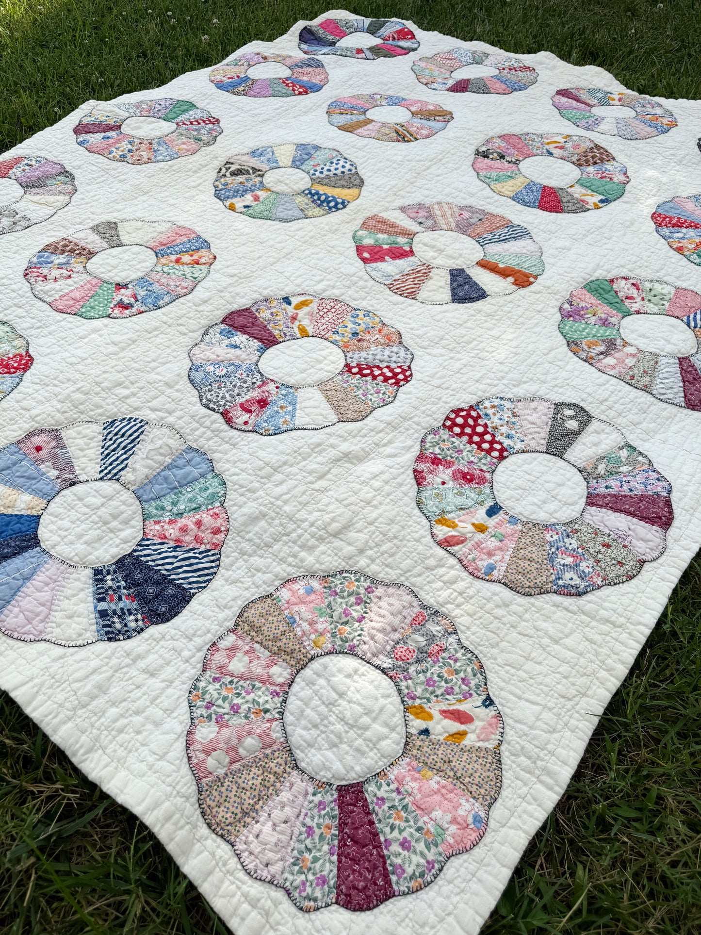 Vintage Dresden Plate Feedsack Quilt