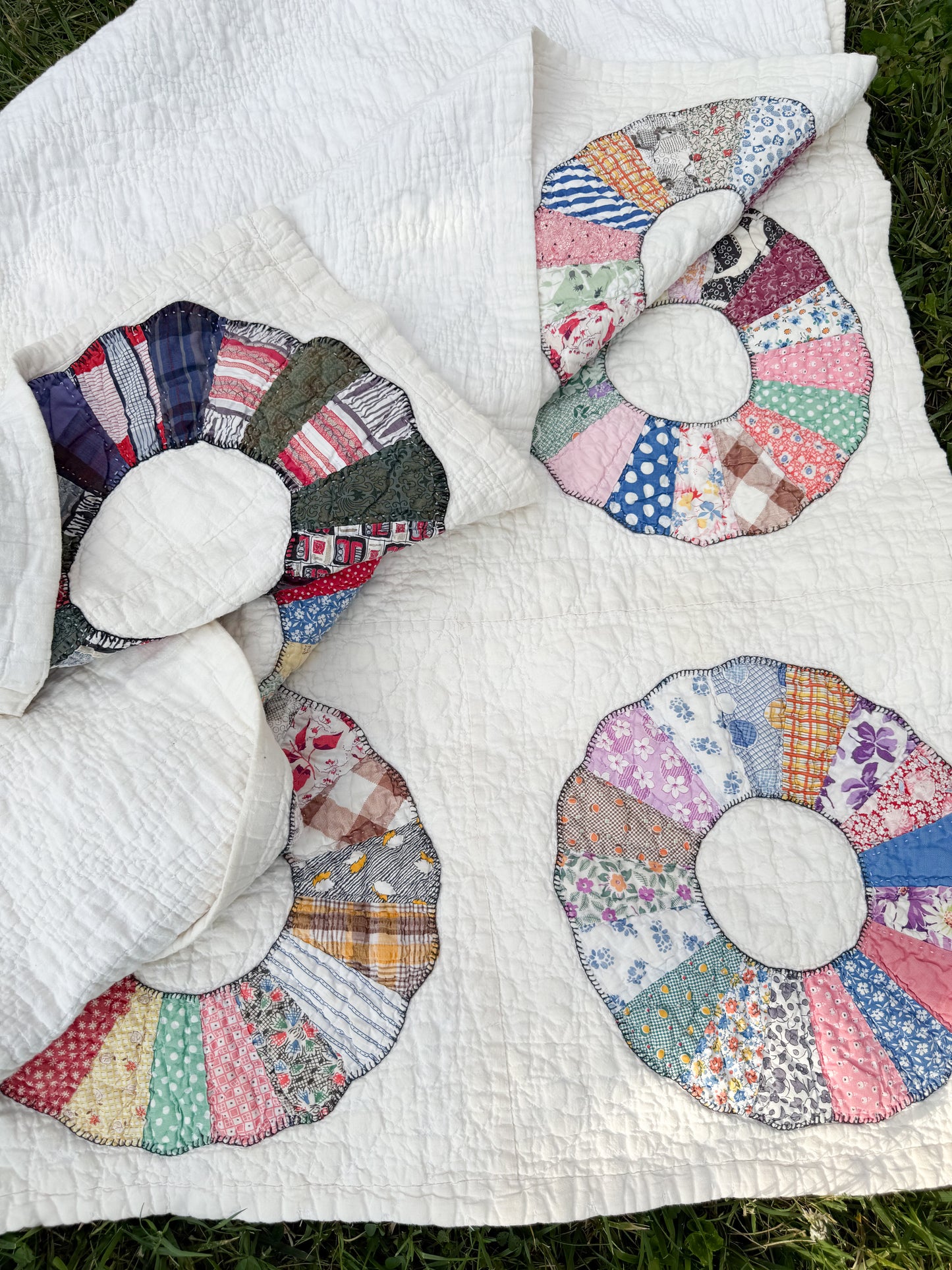 Vintage Dresden Plate Feedsack Quilt