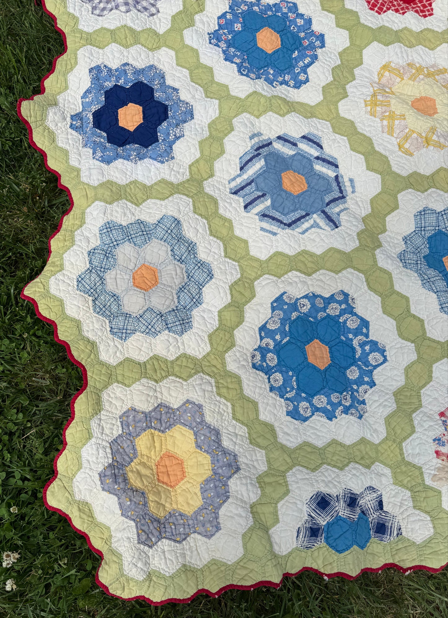 Vintage Grandmothers Flower Garden Quilt Large Flowers