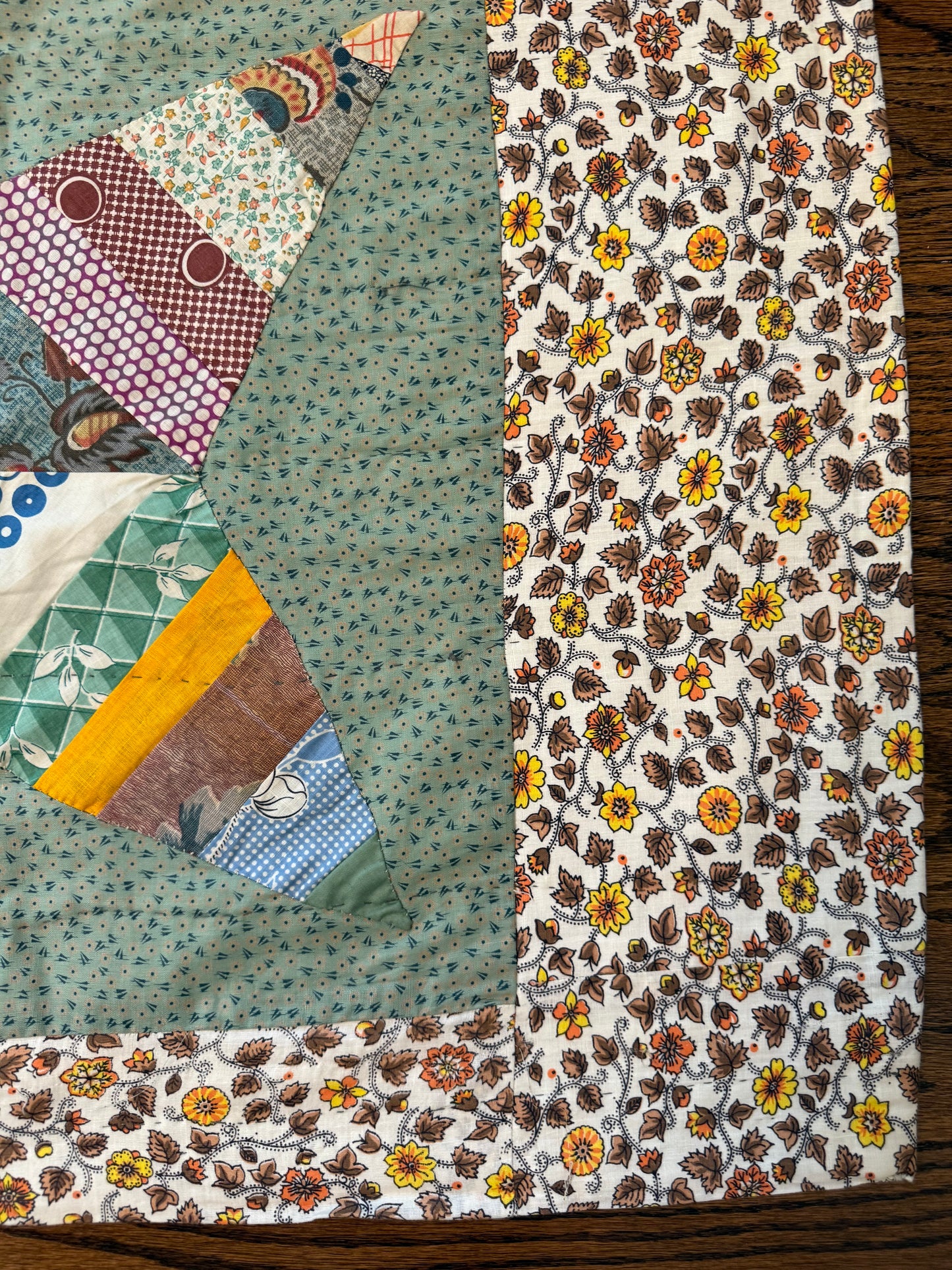 Vintage Rocky Road to Kansas Quilt with Leaves