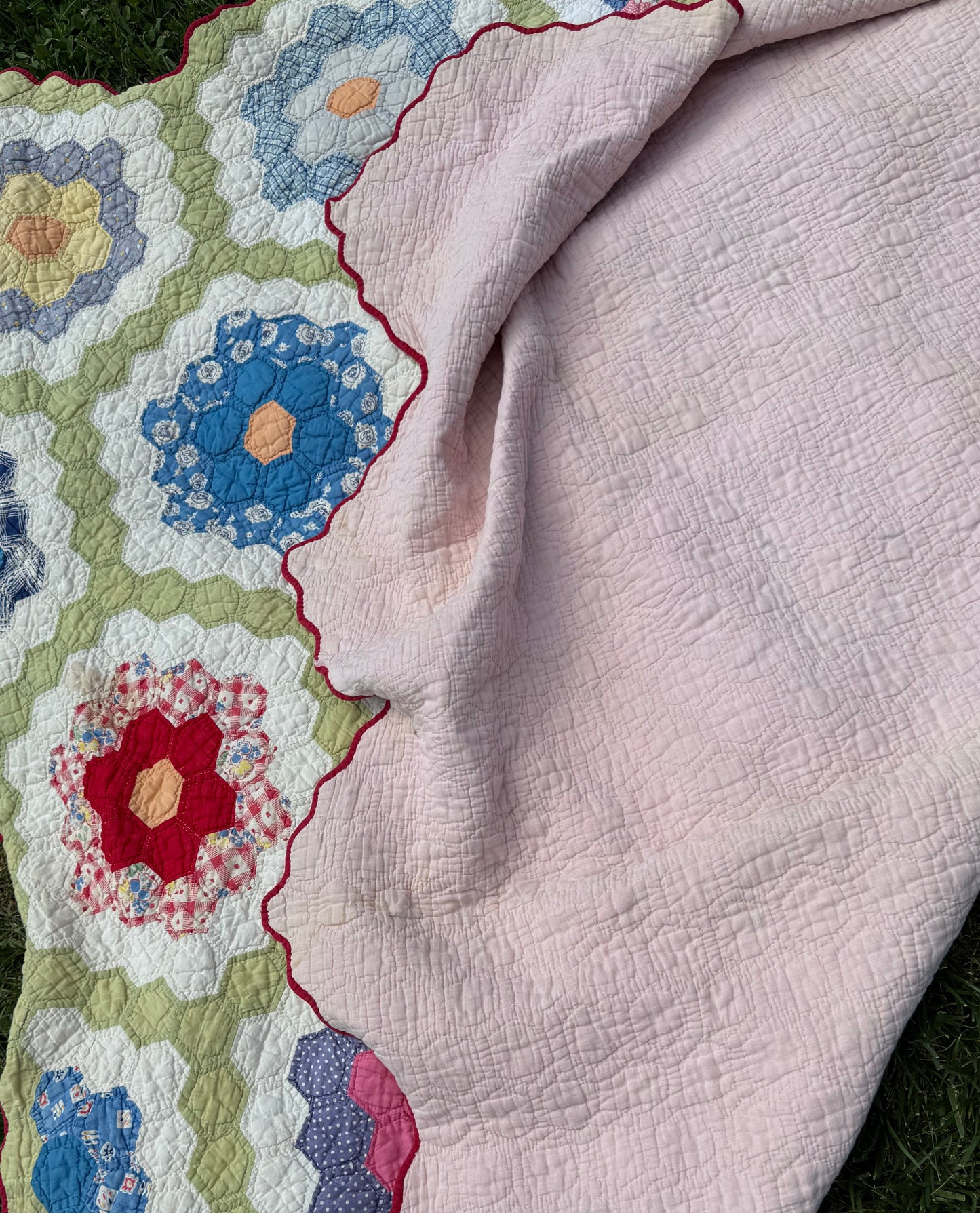 Vintage Grandmothers Flower Garden Quilt Large Flowers