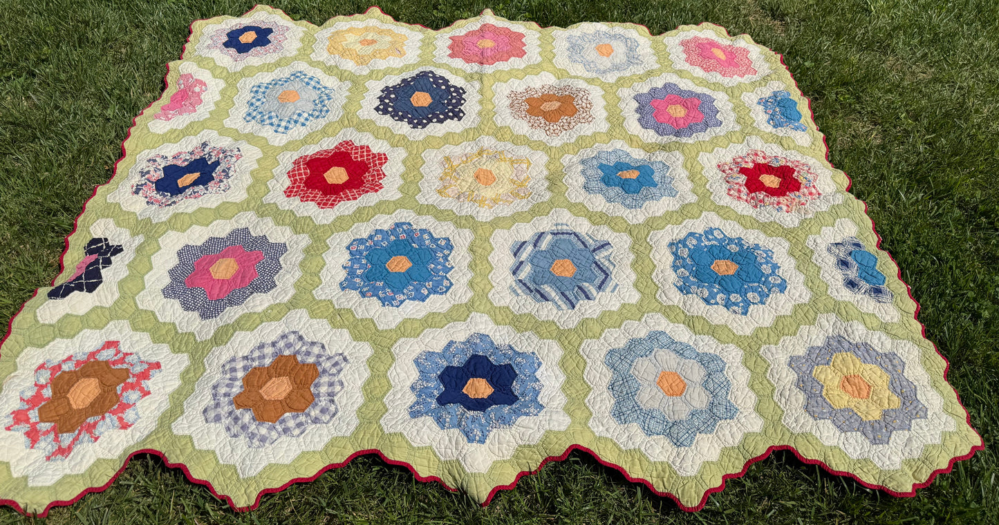 Vintage Grandmothers Flower Garden Quilt Large Flowers