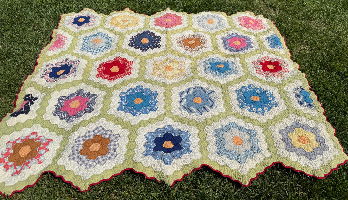 Vintage Grandmothers Flower Garden Quilt Large Flowers