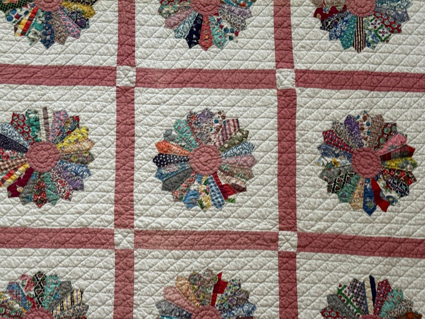 Vintage Dresden Plate Quilt