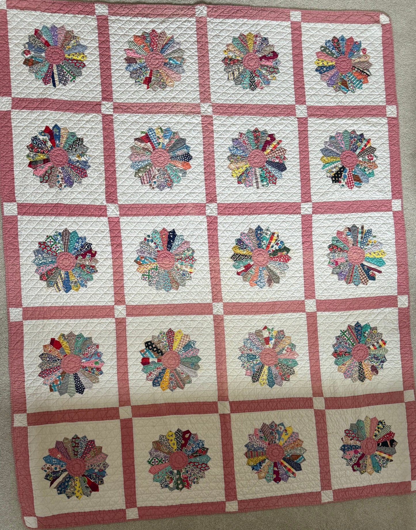 Vintage Dresden Plate Quilt