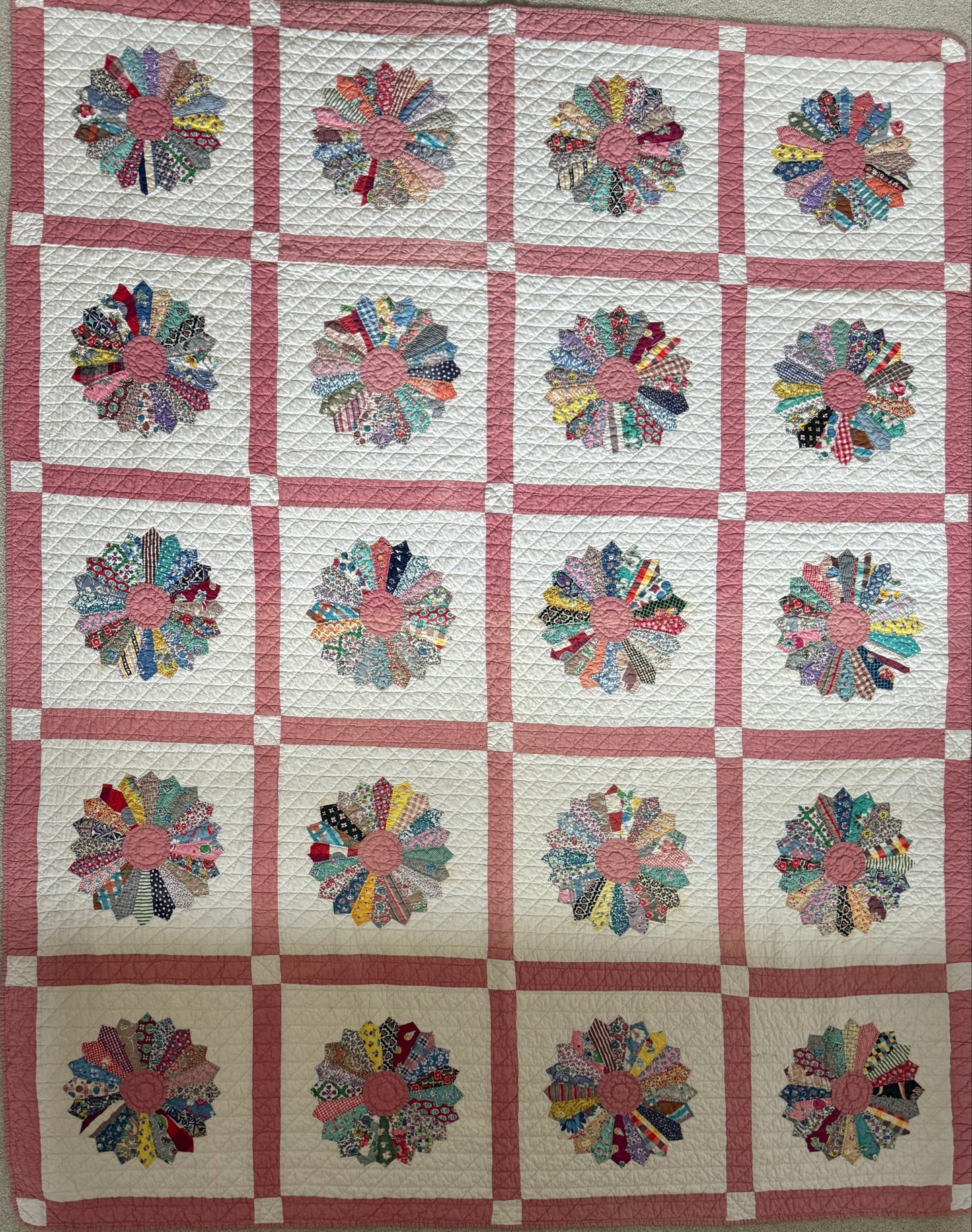 Vintage Dresden Plate Quilt