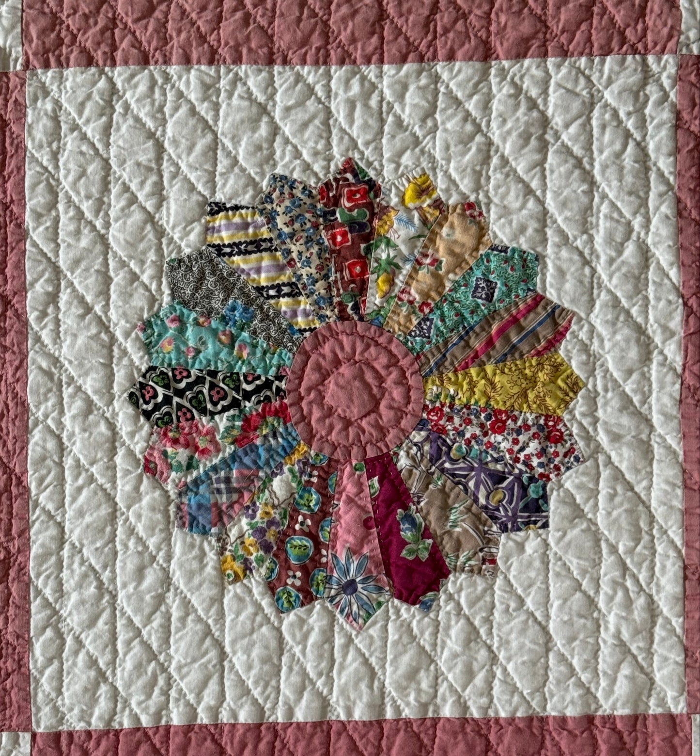Vintage Dresden Plate Quilt