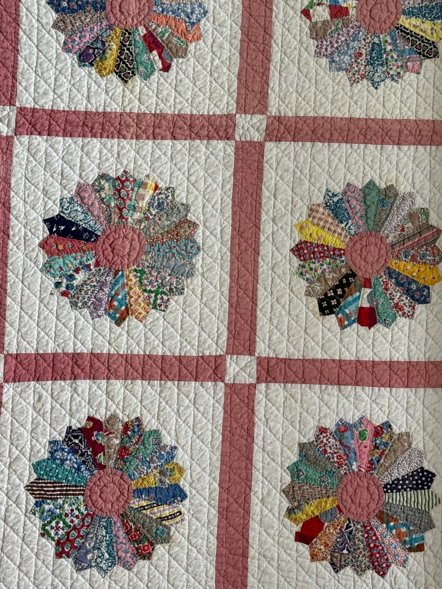 Vintage Dresden Plate Quilt