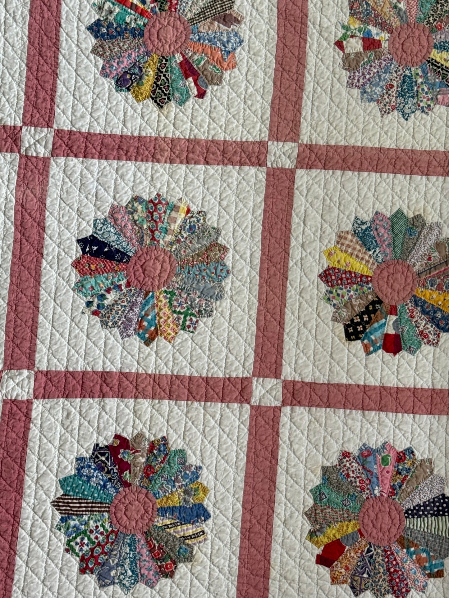 Vintage Dresden Plate Quilt