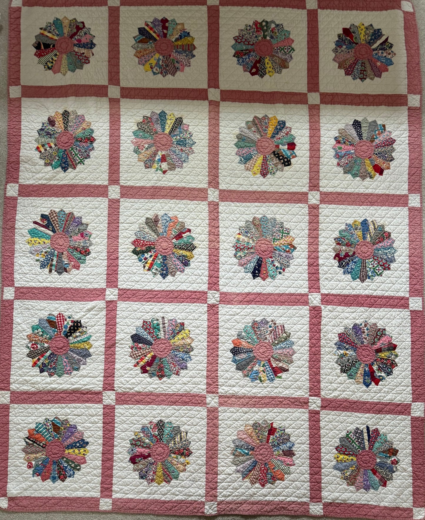 Vintage Dresden Plate Quilt