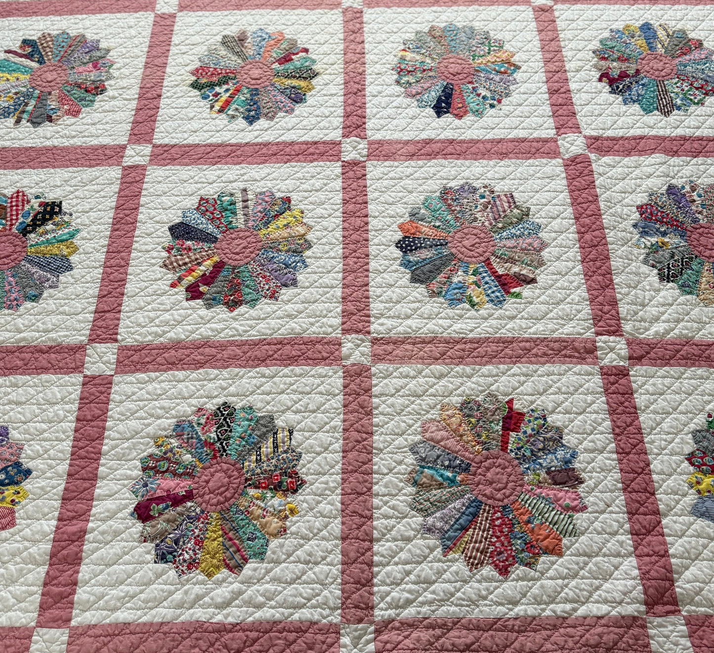 Vintage Dresden Plate Quilt