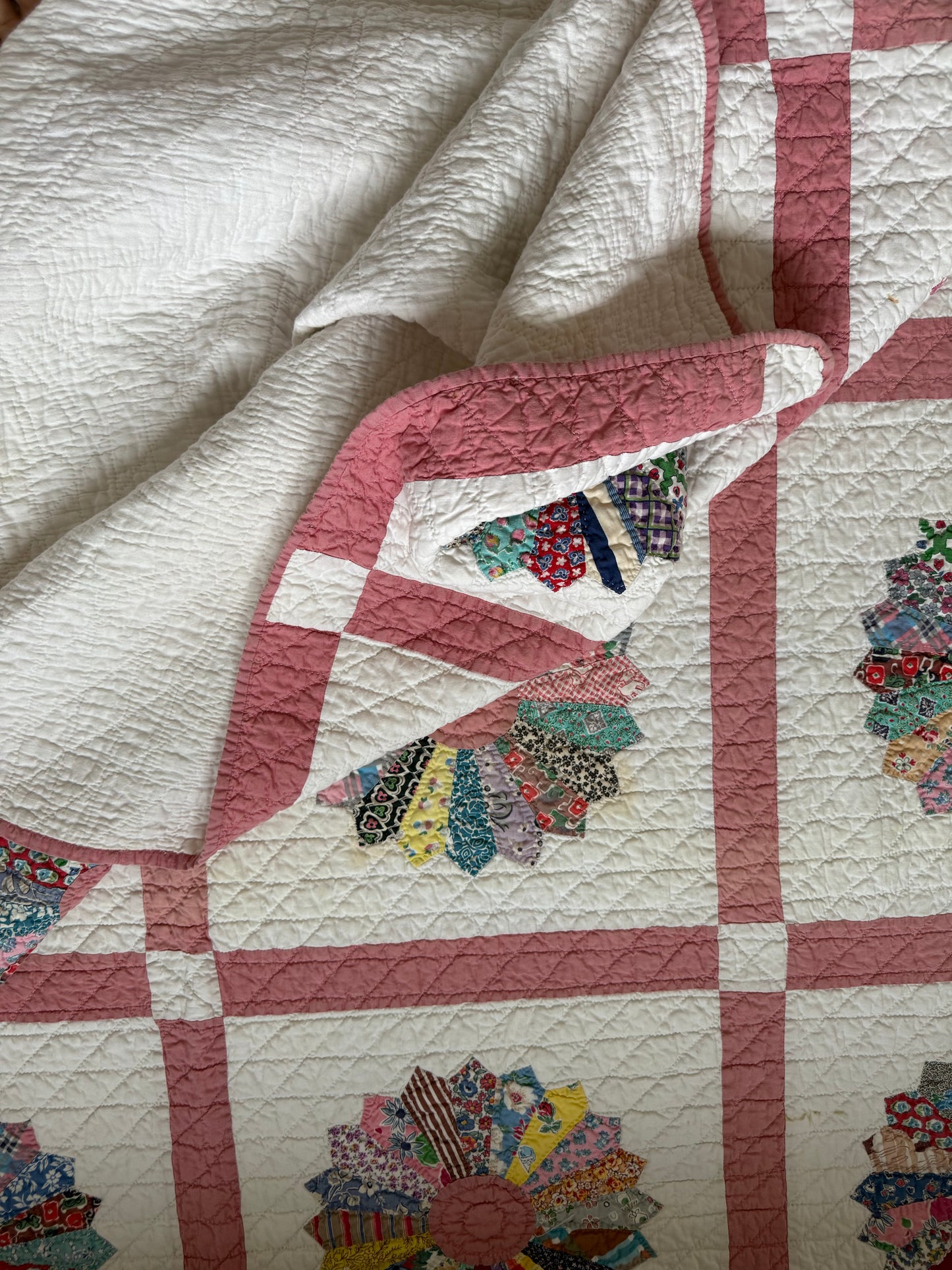 Vintage Dresden Plate Quilt