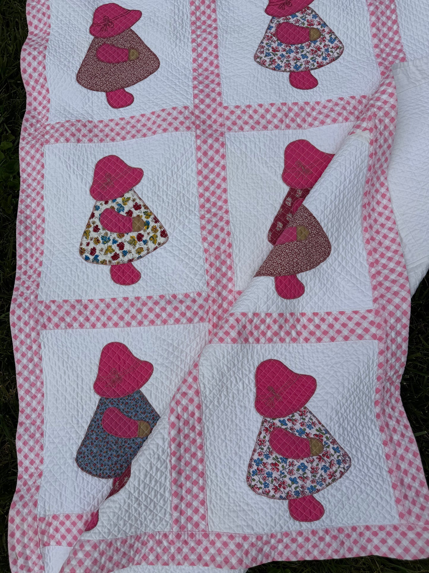 Vintage Sunbonnet Sue Quilt