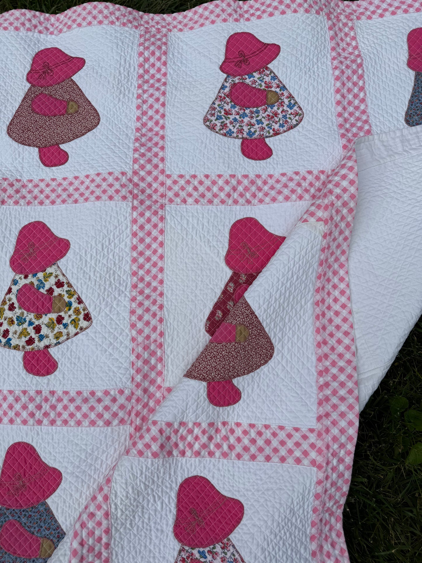 Vintage Sunbonnet Sue Quilt