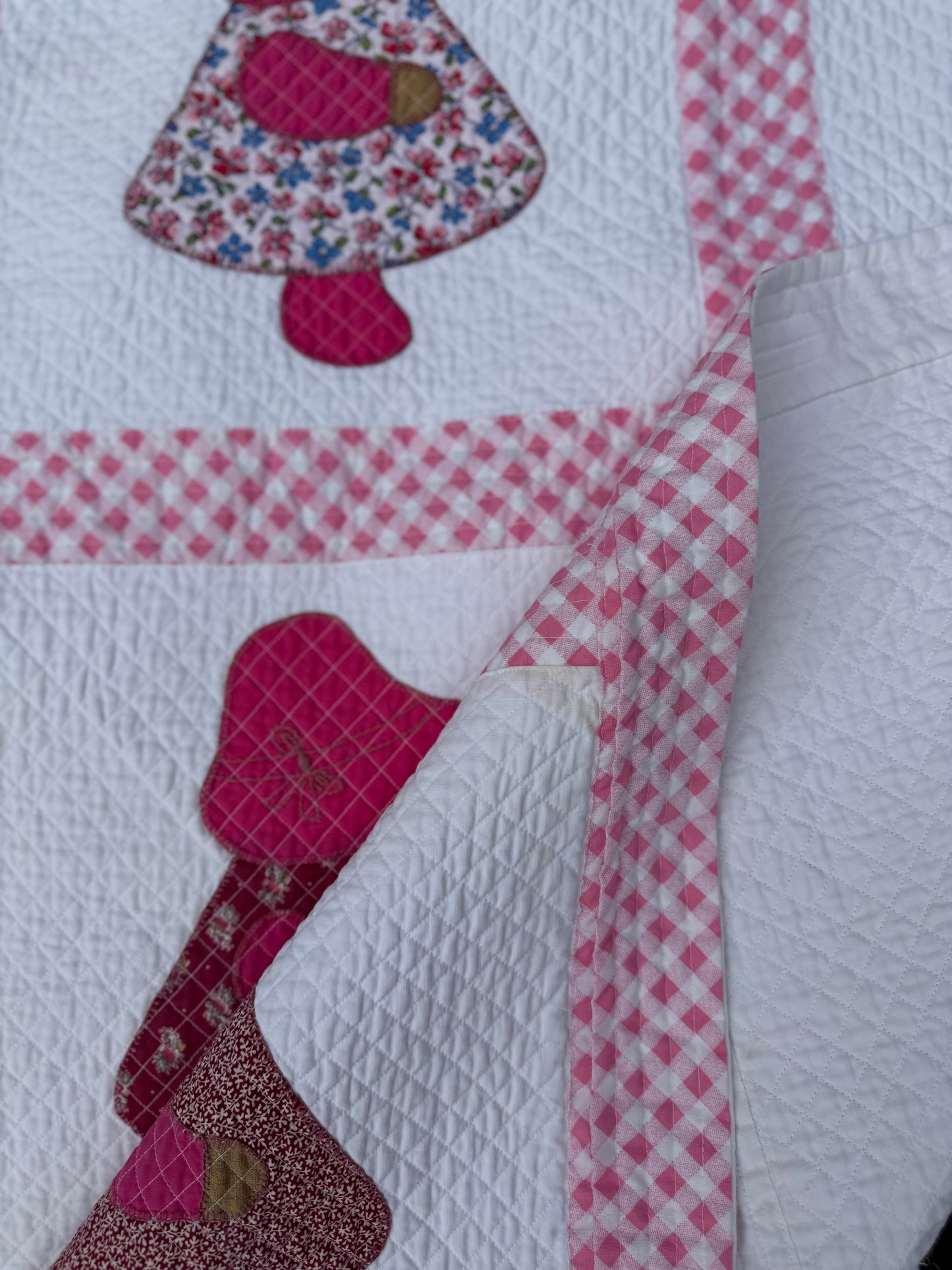 Vintage Sunbonnet Sue Quilt