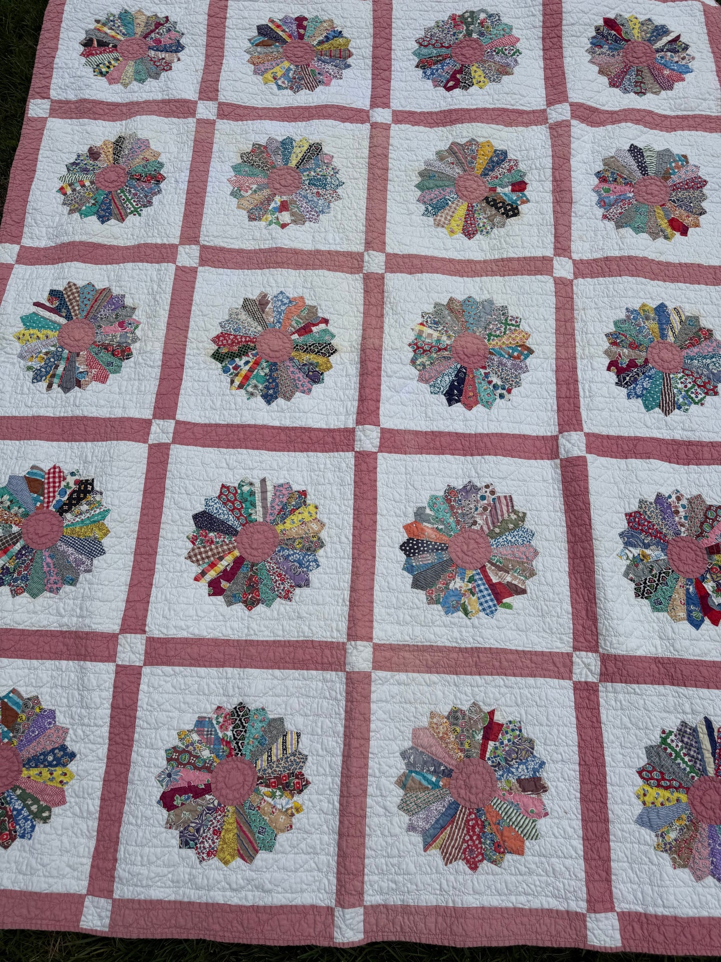 Vintage Dresden Plate Quilt