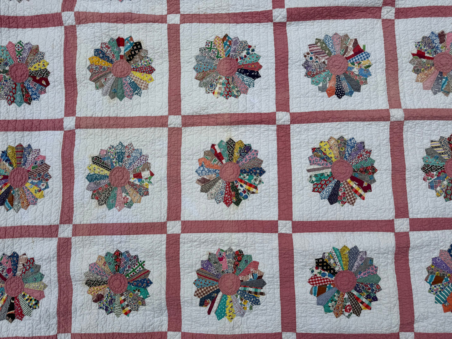 Vintage Dresden Plate Quilt