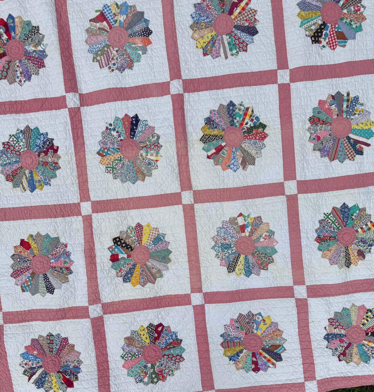 Vintage Dresden Plate Quilt