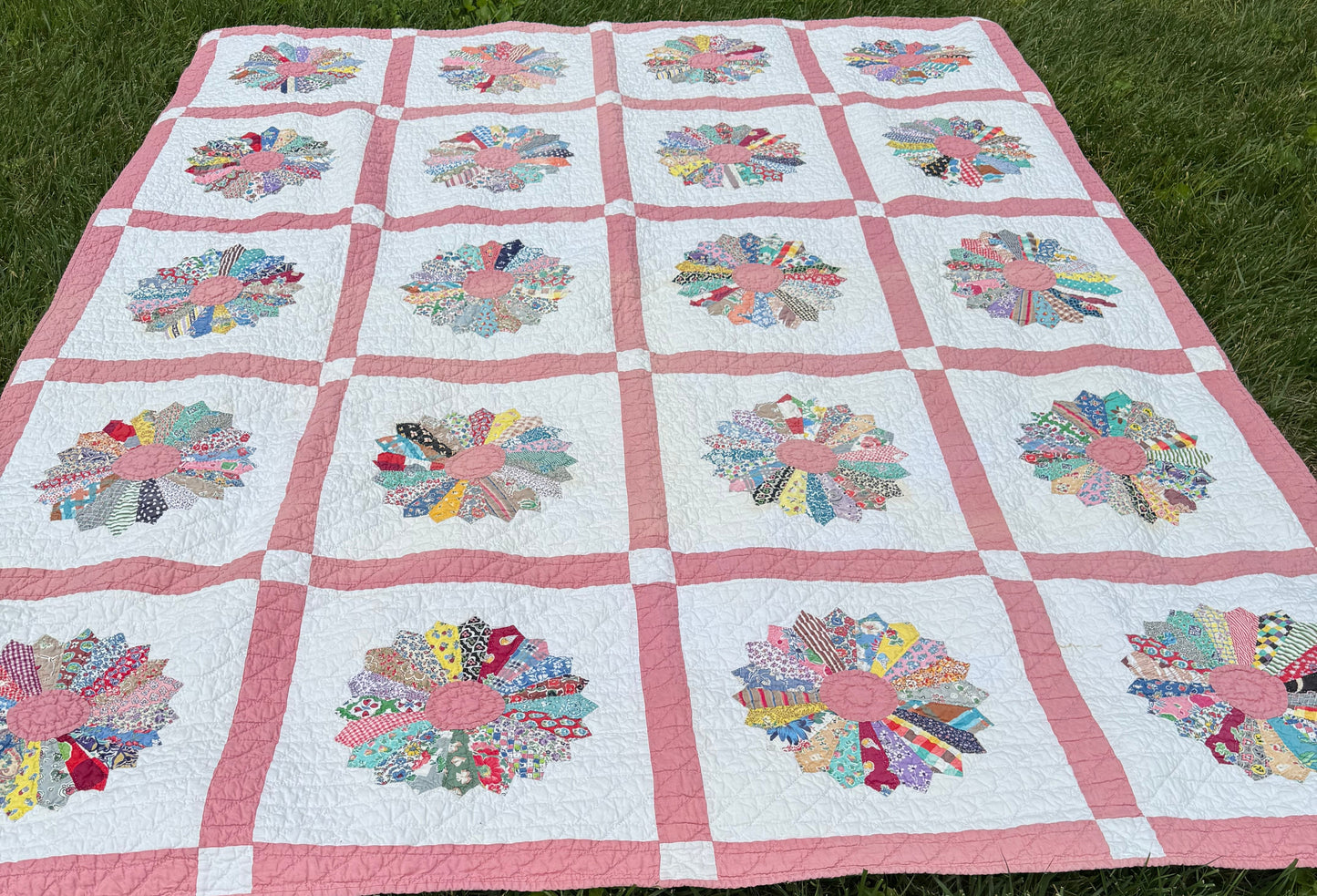 Vintage Dresden Plate Quilt
