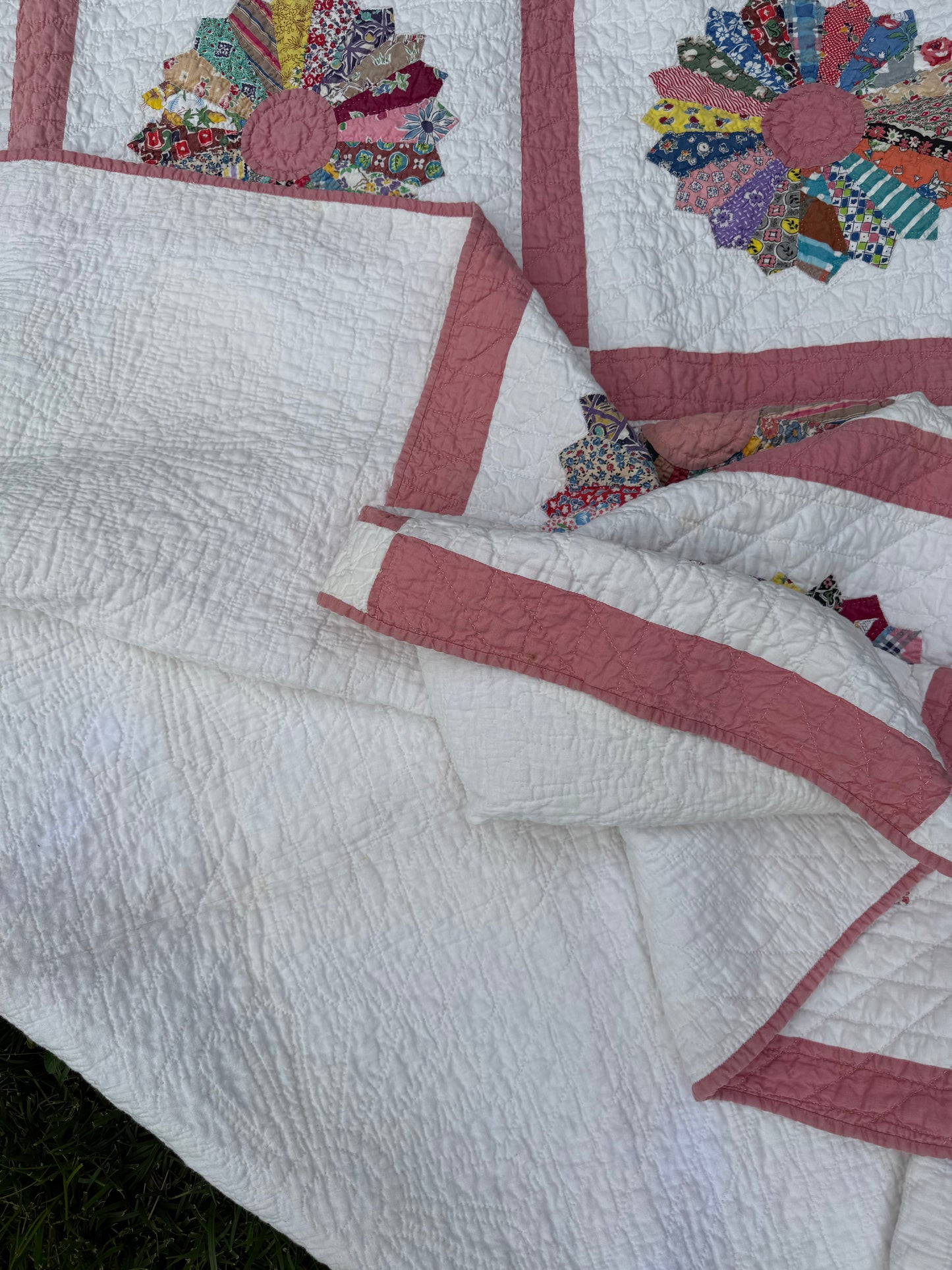 Vintage Dresden Plate Quilt