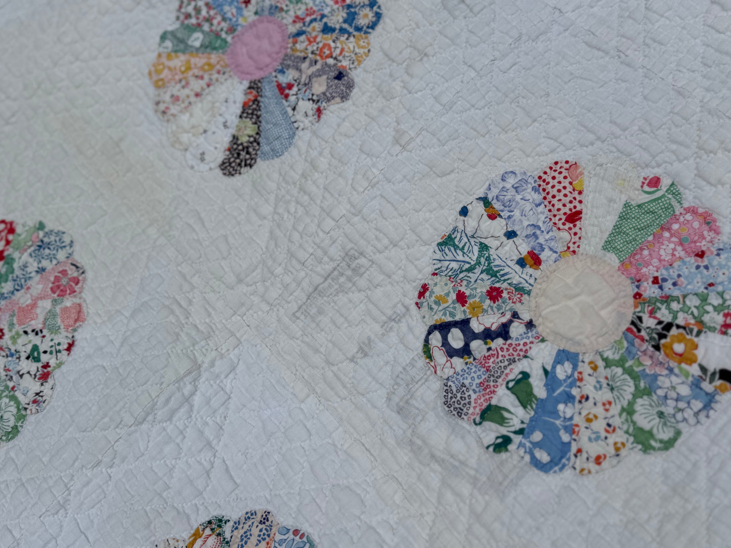 Vintage Dresden Plate Quilt