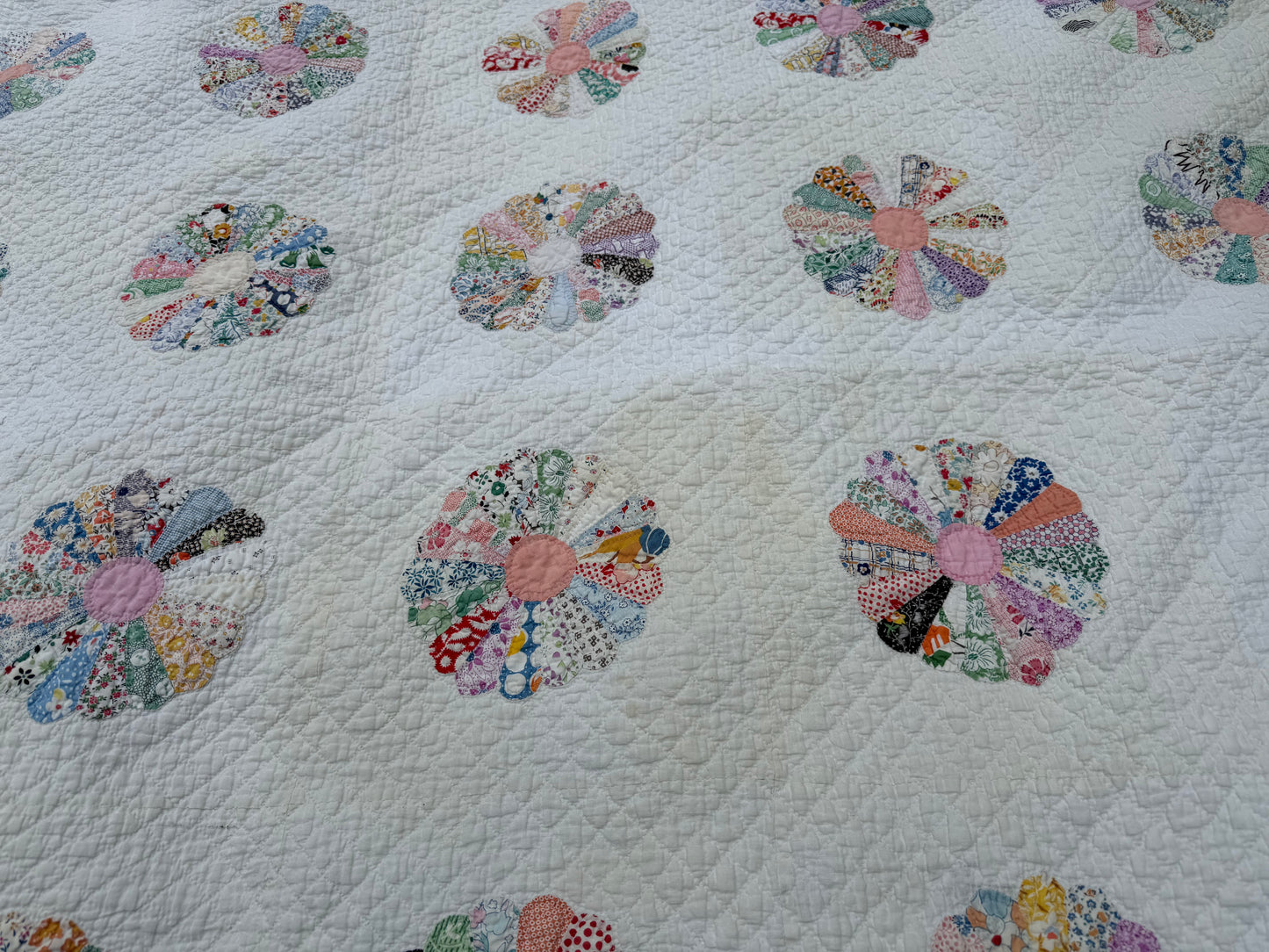 Vintage Dresden Plate Quilt
