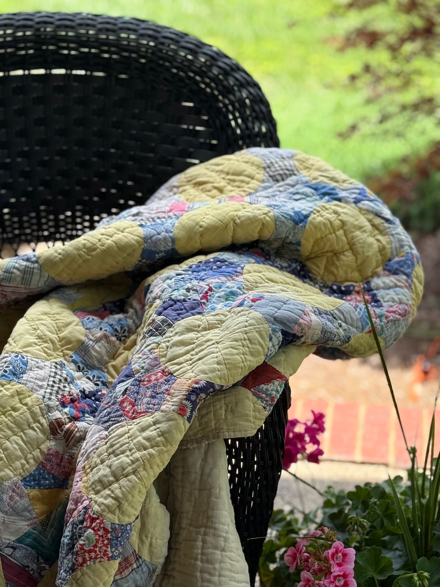 Vintage Yellow Snowball Quilt