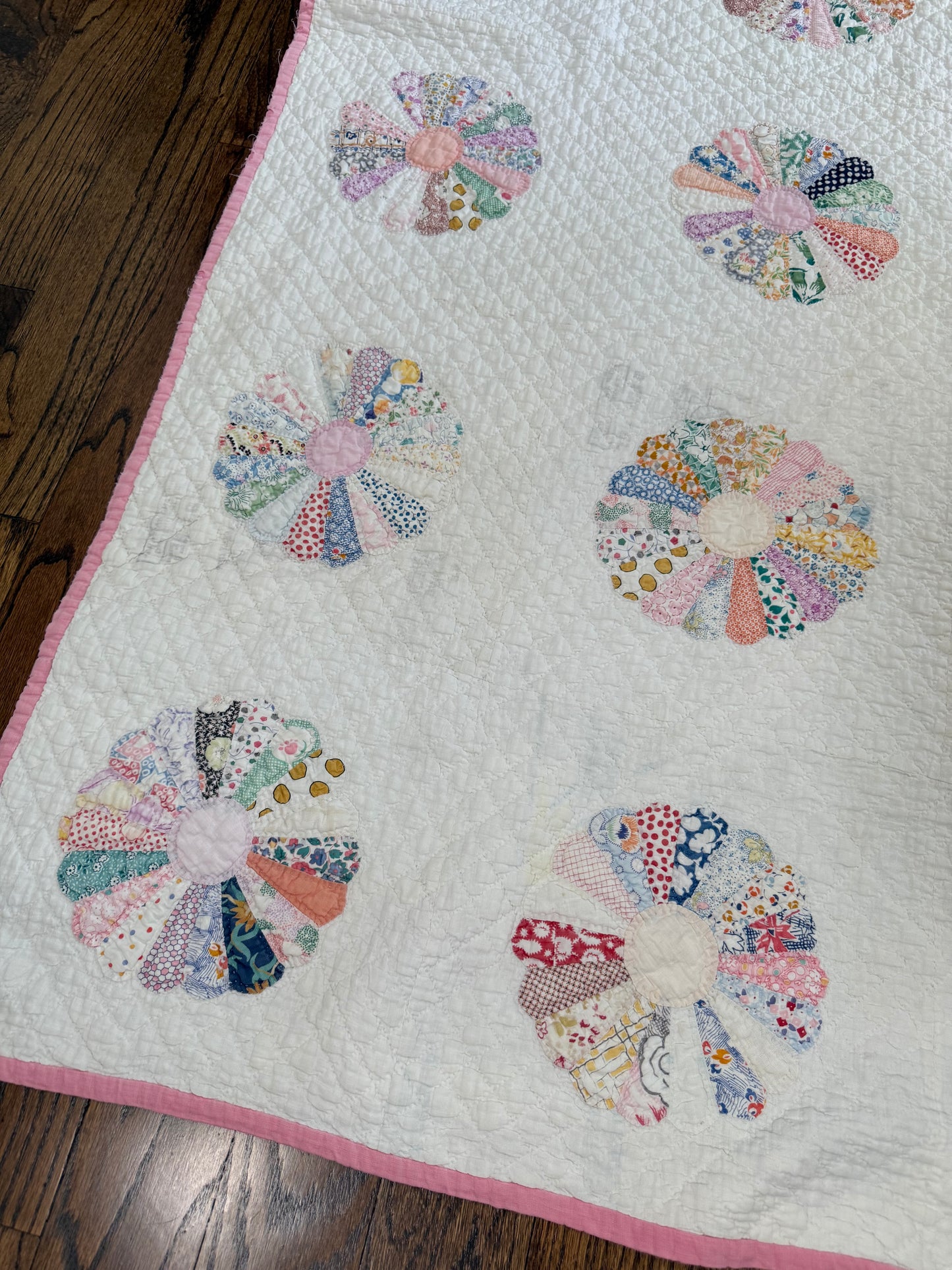 Vintage Dresden Plate Quilt